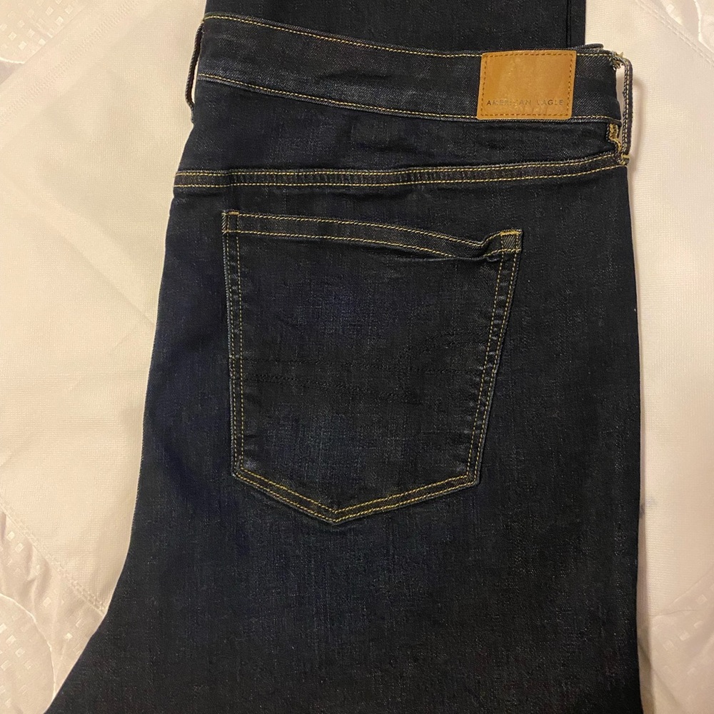 •• American Eagle Outfitters- 20 Short Dark Denim Frayed Hem Mom Capri Jeans ••